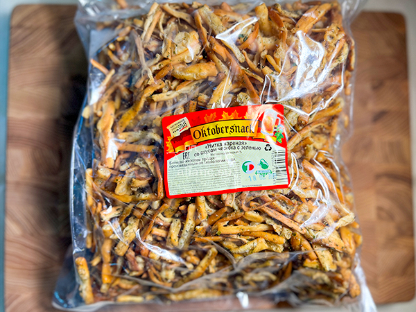 Нитка ЖАРЕНАЯ "Чеснок с зеленью" Oktobersnack 1 кг (сырный продукт) в Твери