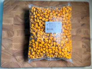 Мучные полоски ФИОЛЕТОВЫЕ со вкусом острых куриных крылышек 76 гр: Кукуруза жареная 