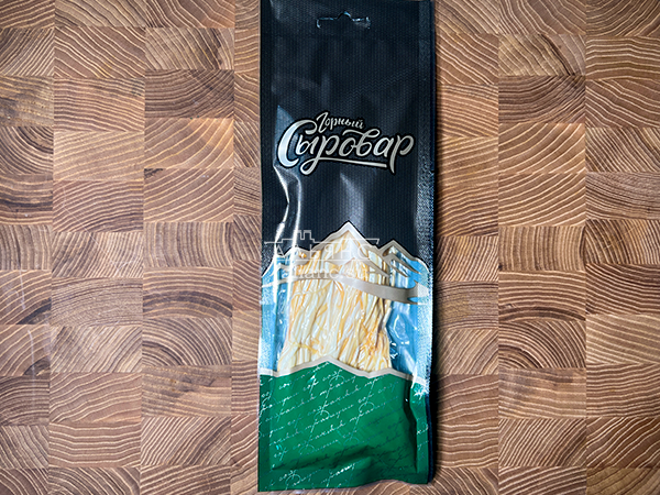 Сыр 60 гр ГОРНЫЙ СЫРОВАР (Паутинка копчёная) в Твери